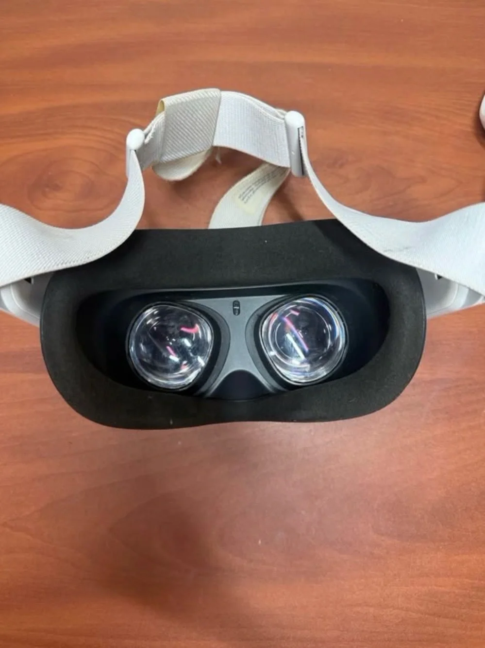 (Oculus) Meta quest 2 ( Comes With Oculus Case)